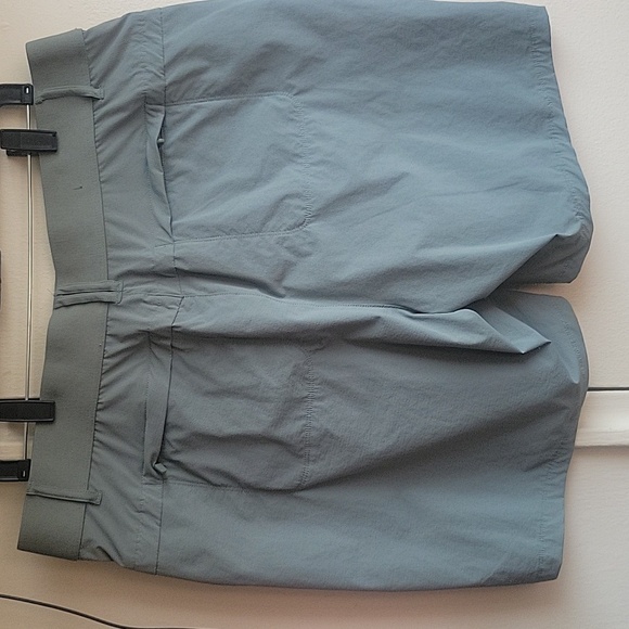 ZeroXposur Man  Gray Flat Front Outdoor Shorts Sz XL Goof Condition - Picture 2 of 10